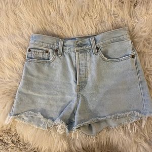 Levi’s Light Jean Shorts